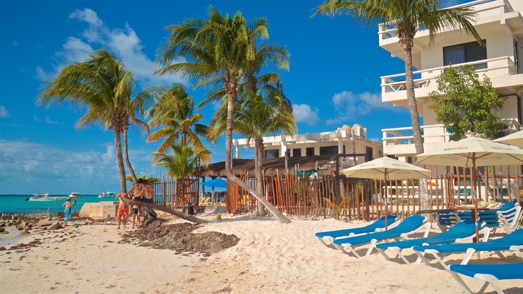 Norte Beach showing a coastal town, tropical scenes and general coastal views