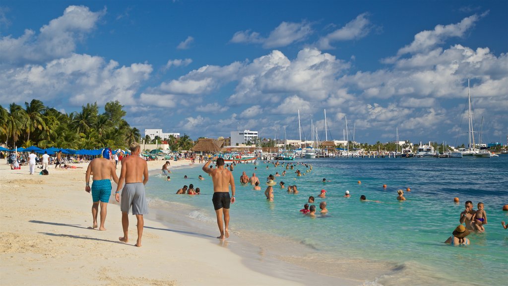 Playa Norte que incluye una playa de arena, natación y vista general a la costa