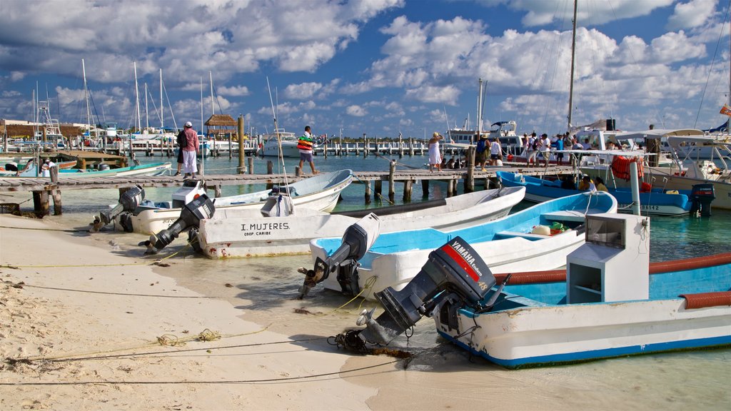 Norte Beach showing a sandy beach and a bay or harbour