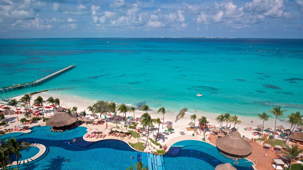 Cancun mostrando paisagens litorâneas, uma piscina e cenas tropicais