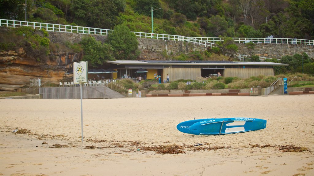 Playa de Tamarama ofreciendo una playa de arena y vistas generales de la costa