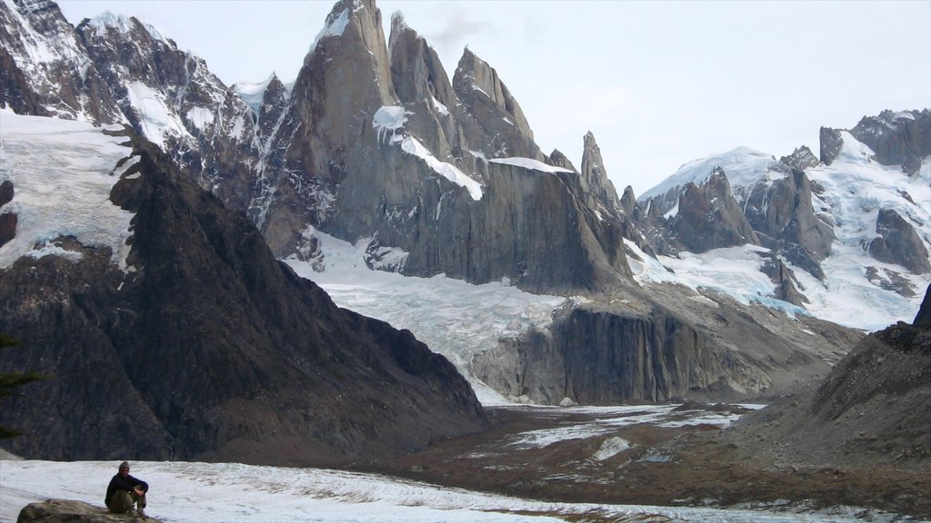 El Chalten featuring landscape views, snow and mountains