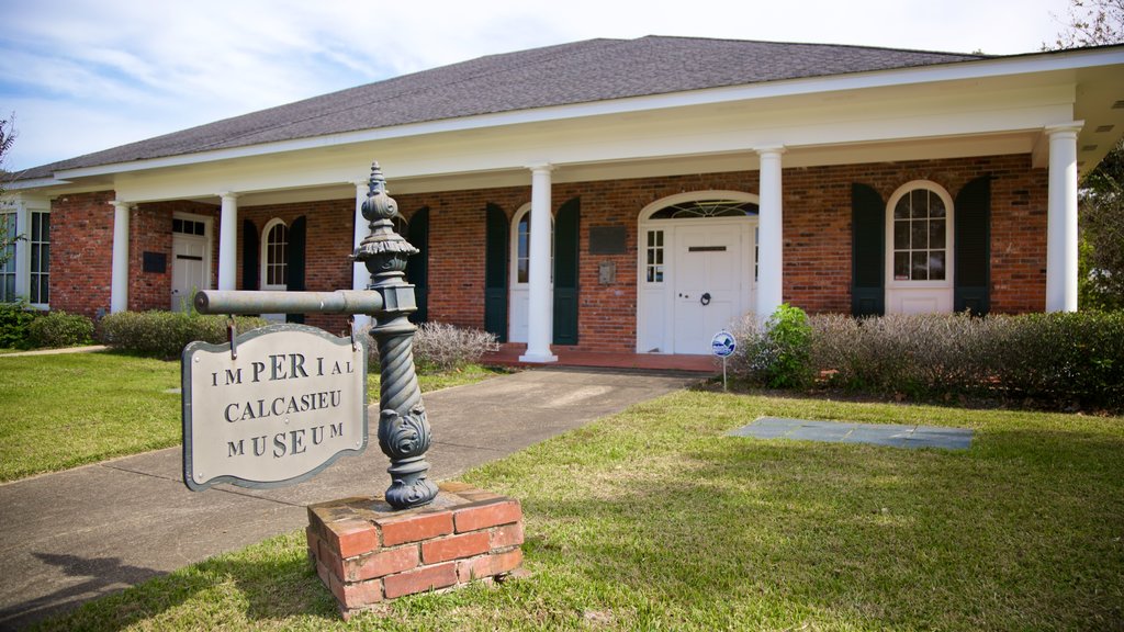 Imperial Calcasieu Museum showing a house and signage