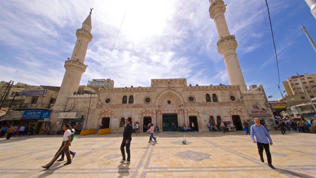 King Hussein Mosque which includes street scenes, heritage architecture and a square or plaza