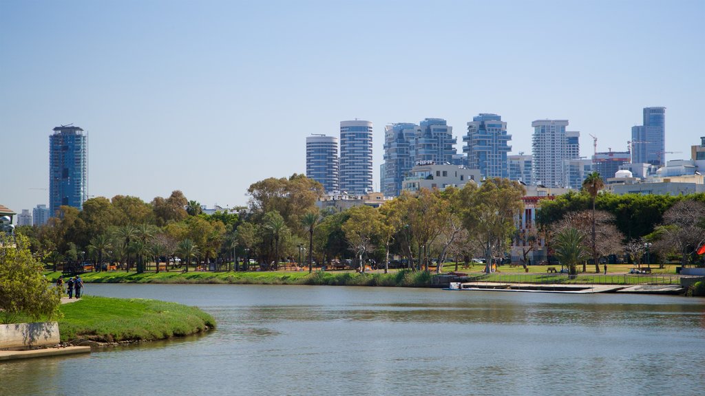 Yarkon park fasiliteter samt elv eller bekk