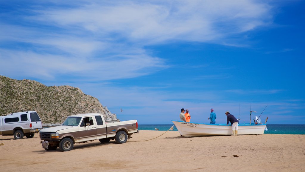 Los Frailes que incluye una playa de arena y vista general a la costa y también un pequeño grupo de personas