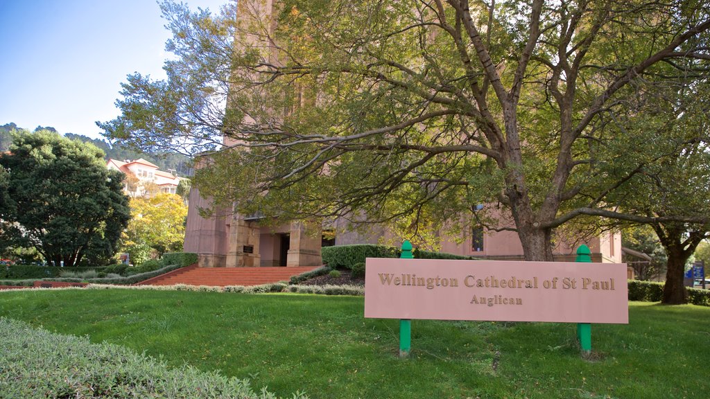 St Paul\'s Cathedral showing signage and a garden