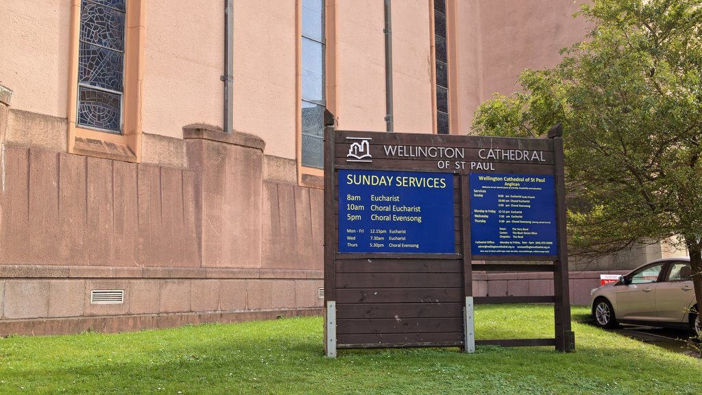 St Paul\'s Cathedral featuring signage