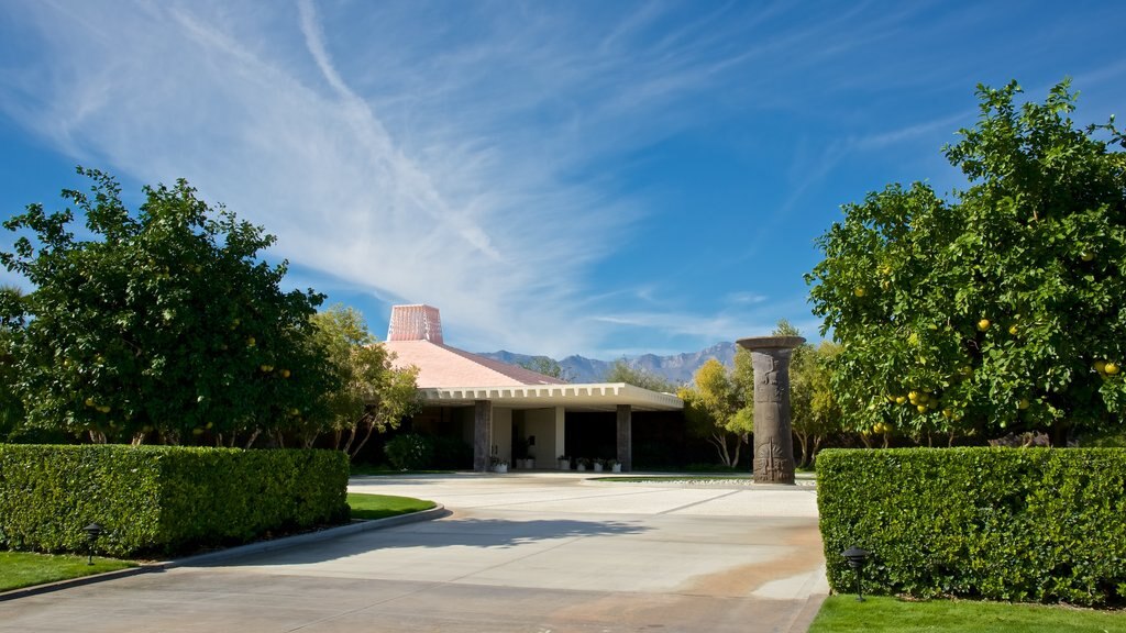 Centro Sunnylands y jardines mostrando una casa y jardín