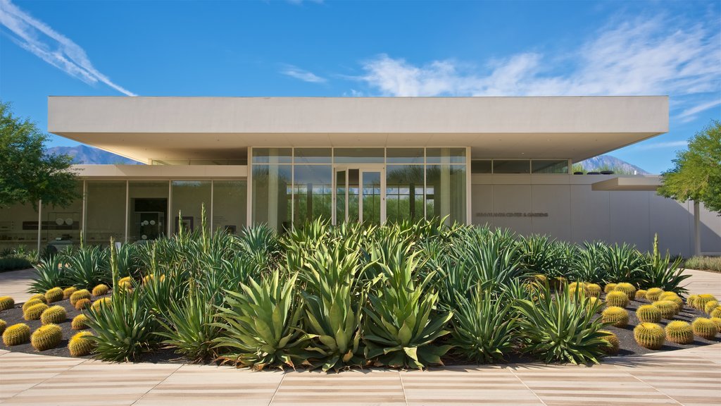 Centre et jardins de Sunnylands montrant parc