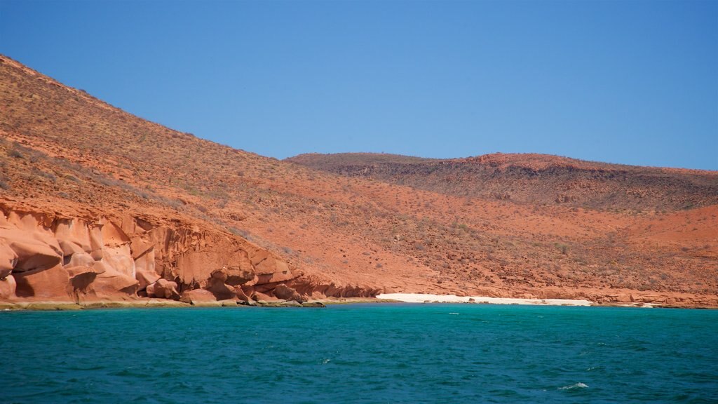 Isla Espíritu Santo ofreciendo vista general a la costa