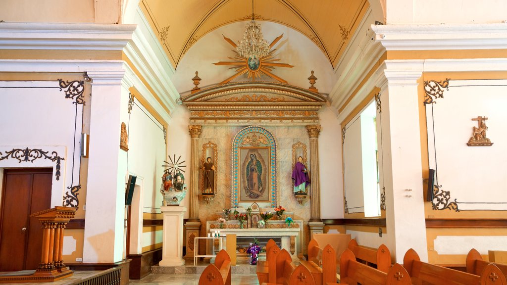 Catedral de Nuestra Señora del Pilar mostrando elementos patrimoniales, una iglesia o catedral y vista interna