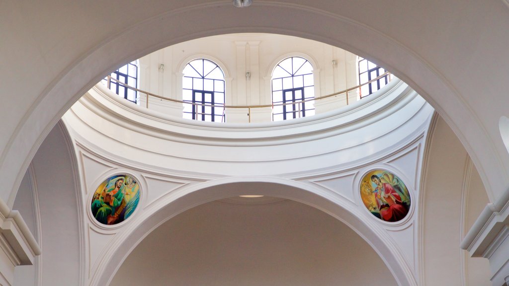 Santuario de la Virgen de Guadalupe bevat interieur en een kerk of kathedraal