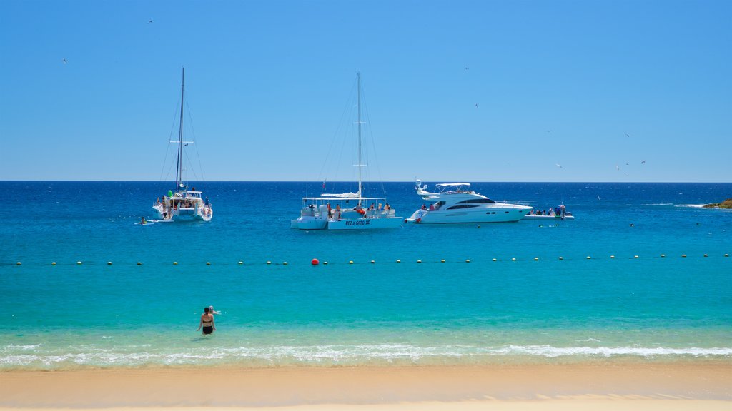 Praia de Santa Maria que inclui uma praia de areia e paisagens litorâneas