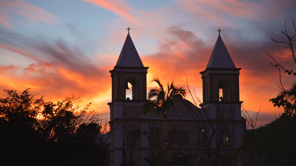 La Misión San José mostrando una iglesia o catedral y un atardecer