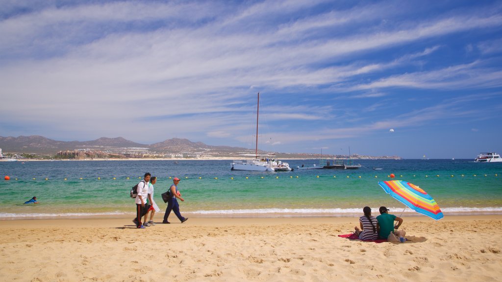 Playa de Cannery caracterizando paisagens litorâneas e uma praia assim como um pequeno grupo de pessoas