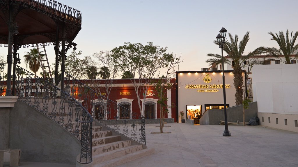 Plaza Mijares showing a sunset