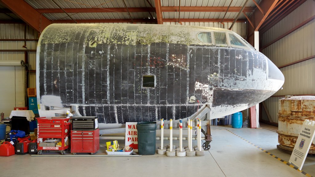 Valiant Air Command Warbird Museum เนื้อเรื่องที่ การตกแต่งภายใน