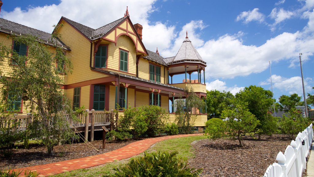 Titusville showing a house