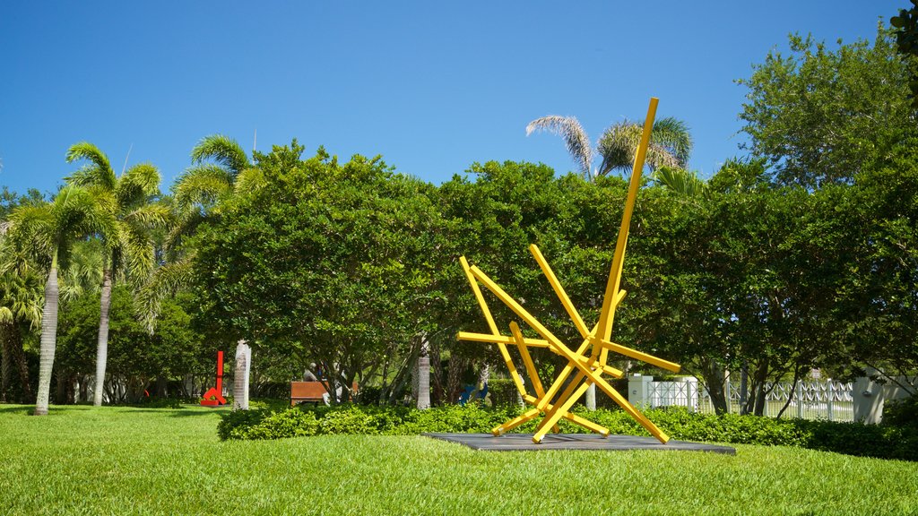 Vero Beach Museum of Art som omfatter udendørs kunst og en park