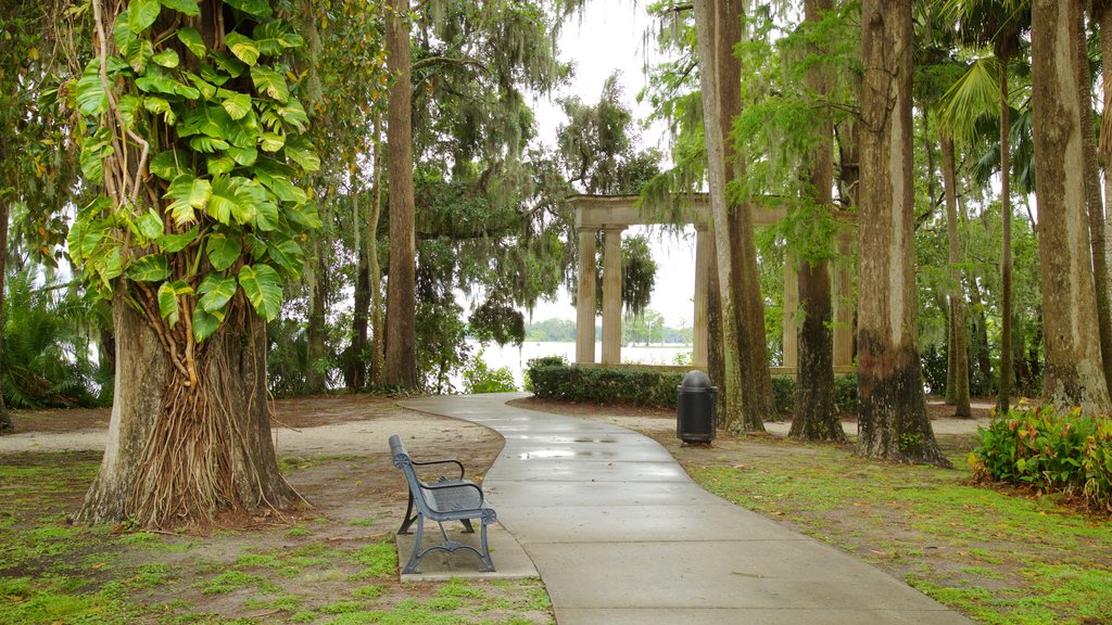 Kraft Azalea Gardens showing a garden