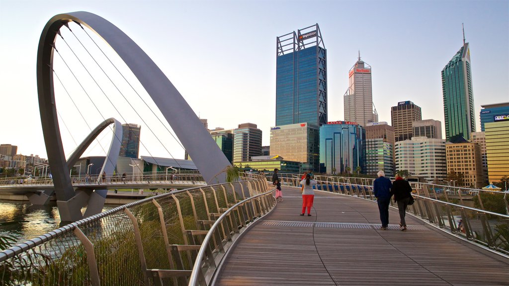 Elizabeth Quay which includes a bridge and a city