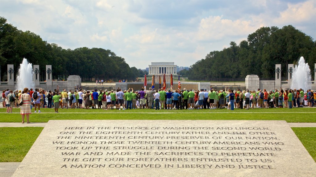 Nationaal monument Tweede Wereldoorlog en ook een grote groep mensen