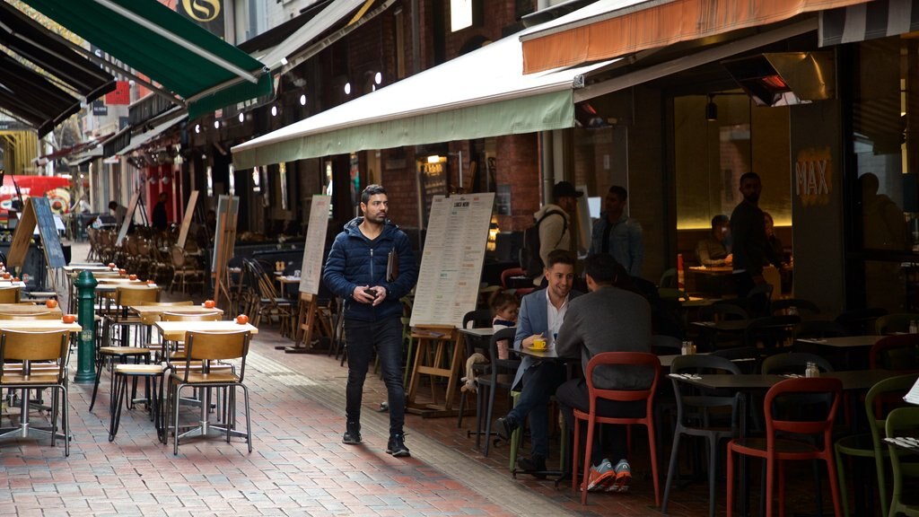 Hardware Lane que inclui cenas de rua assim como um homem sozinho