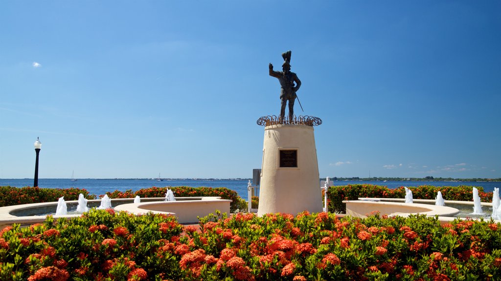 Punta Gorda que incluye flores y jardín