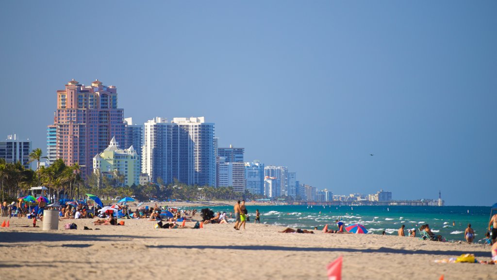 Fort Lauderdale Beach showing a beach, a coastal town and general coastal views