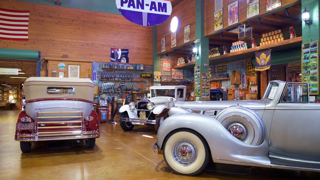 Fort Lauderdale Antique Car Museum mostrando elementos de patrimônio e vistas internas