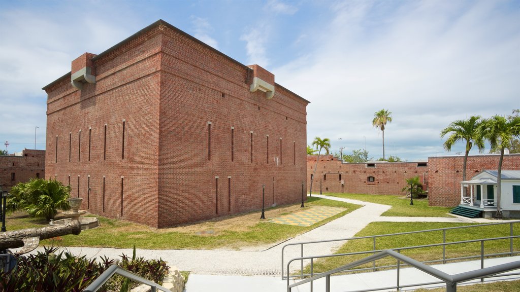 Fort East Martello Museum and Gallery showing heritage elements