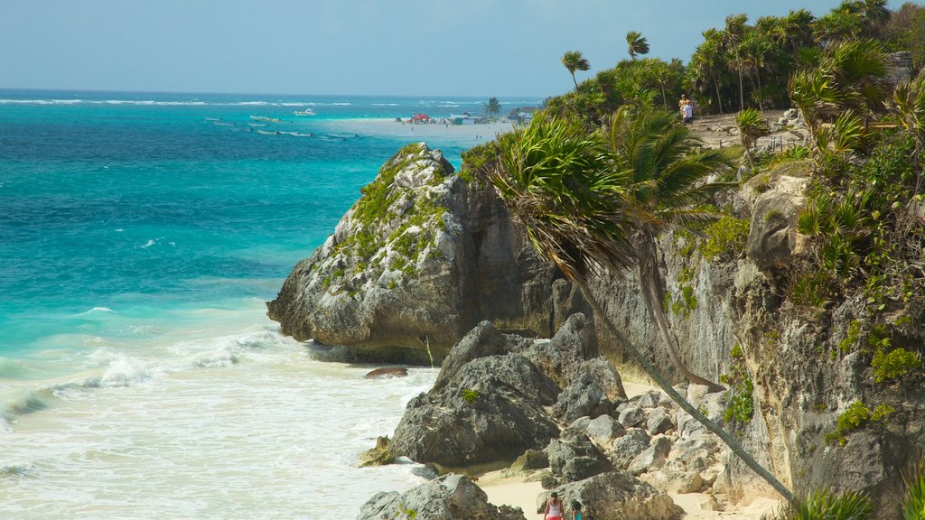 Ruínas Maias de Tulum caracterizando litoral rochoso, cenas tropicais e paisagem