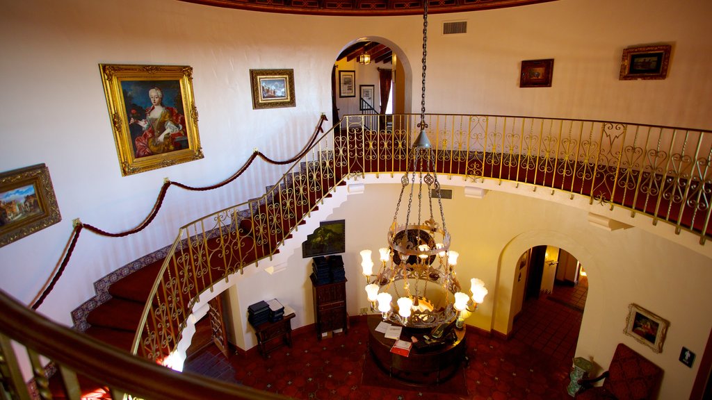 Wrigley Mansion que incluye vista interna