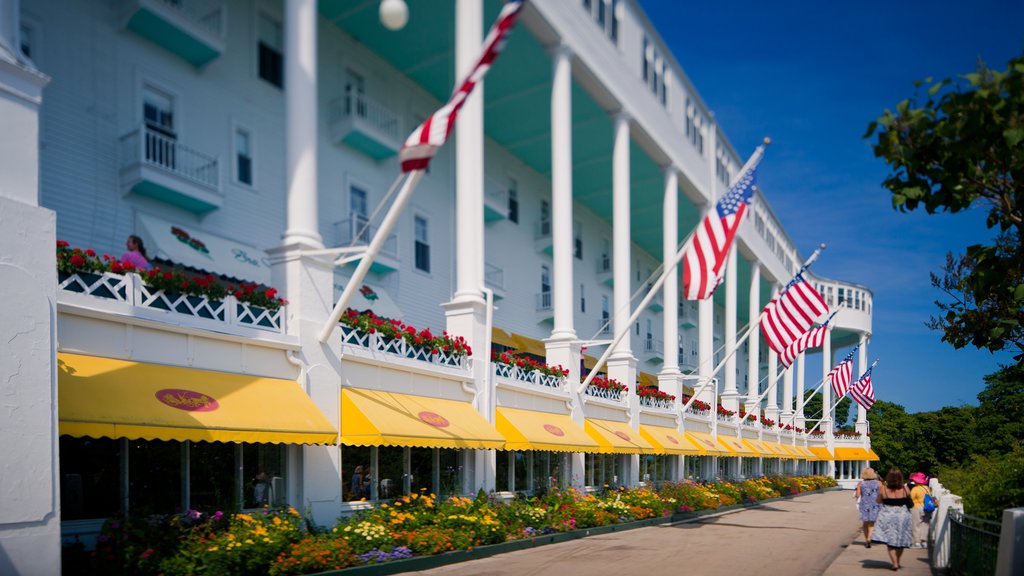 Mackinac Island featuring street scenes, flowers and a city