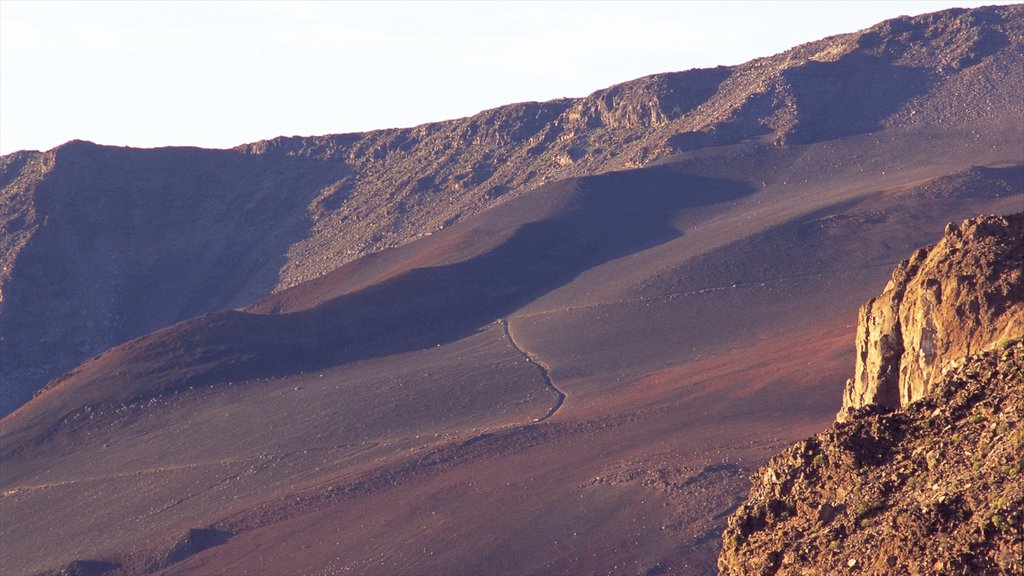 Haleakala-krater toont bergen, woestijnen en landschappen