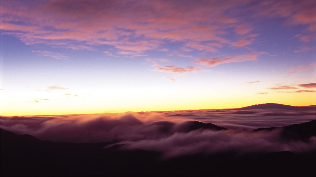 Kipahulu mostrando vista panorámica, un atardecer y vista a una isla