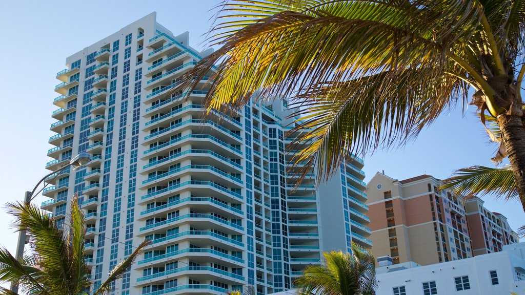 Las Olas Beach showing a hotel