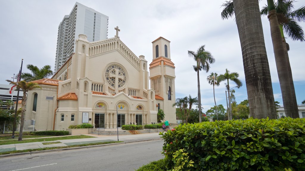 Trinity Episcopal Cathedral showing a church or cathedral and heritage architecture