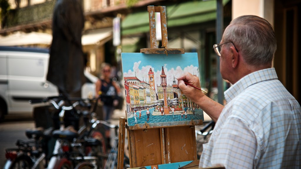 Verona mostrando arte y también un hombre