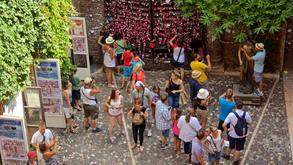 Juliet\'s House featuring street scenes as well as a small group of people