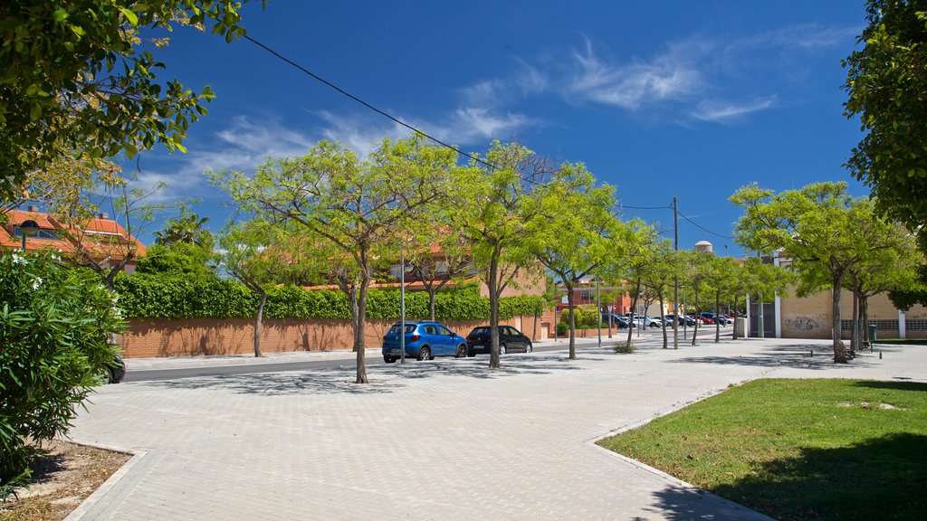 Ciudad Jardin which includes a park