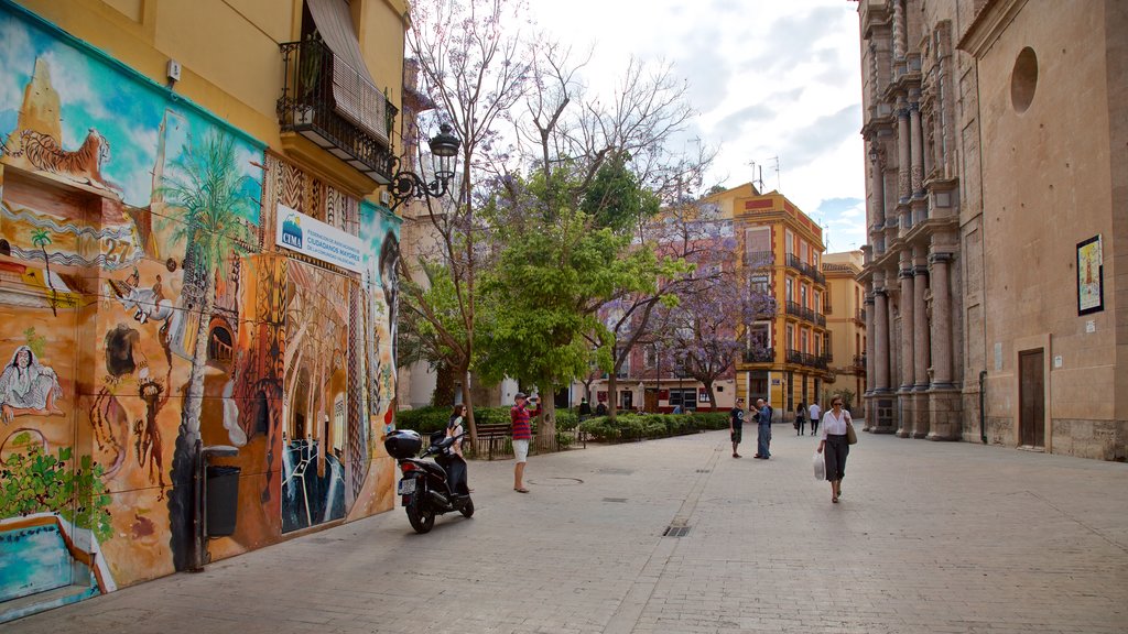 Plaza del Carmen which includes outdoor art