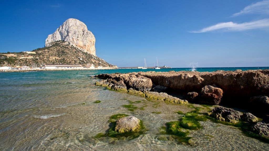 España ofreciendo montañas, vistas generales de la costa y costa rocosa