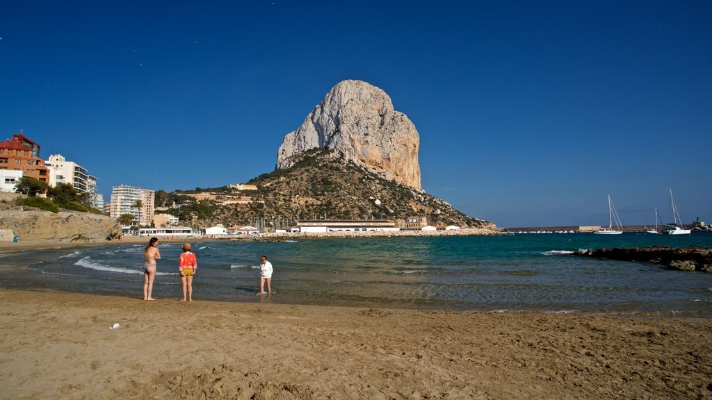 España ofreciendo montañas, una playa y vistas generales de la costa