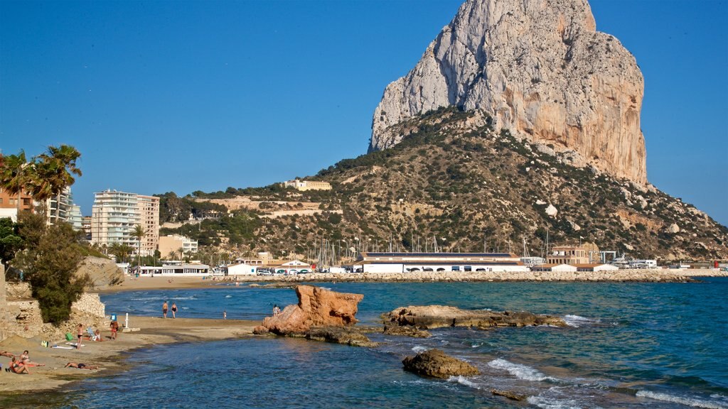 España ofreciendo vistas generales de la costa, una ciudad costera y montañas