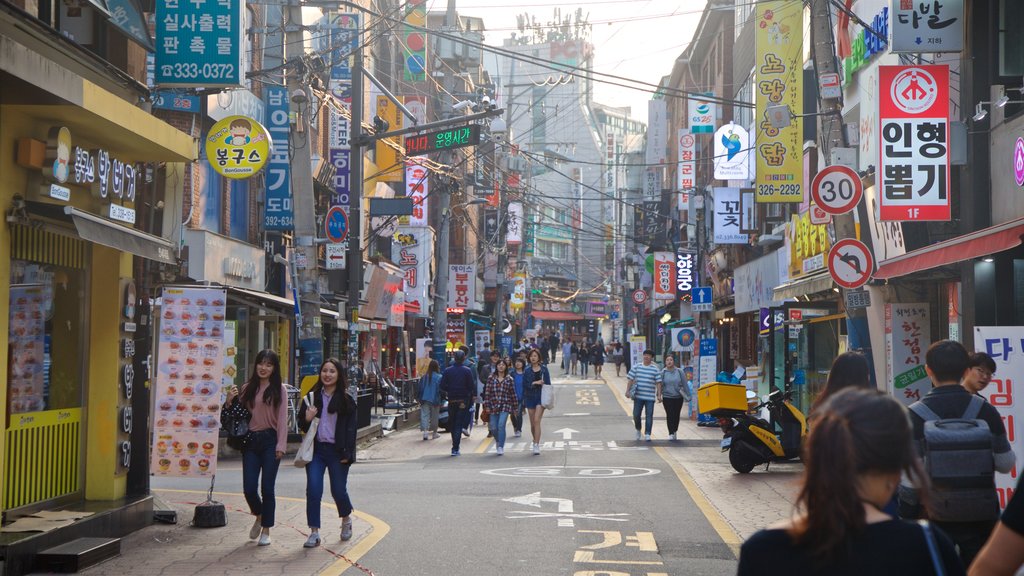 Seodaemun-gu showing a city and street scenes as well as a couple