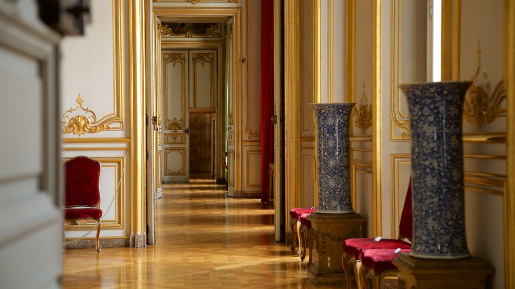 Palais des Rohan caracterizando um pequeno castelo ou palácio, elementos de patrimônio e vistas internas