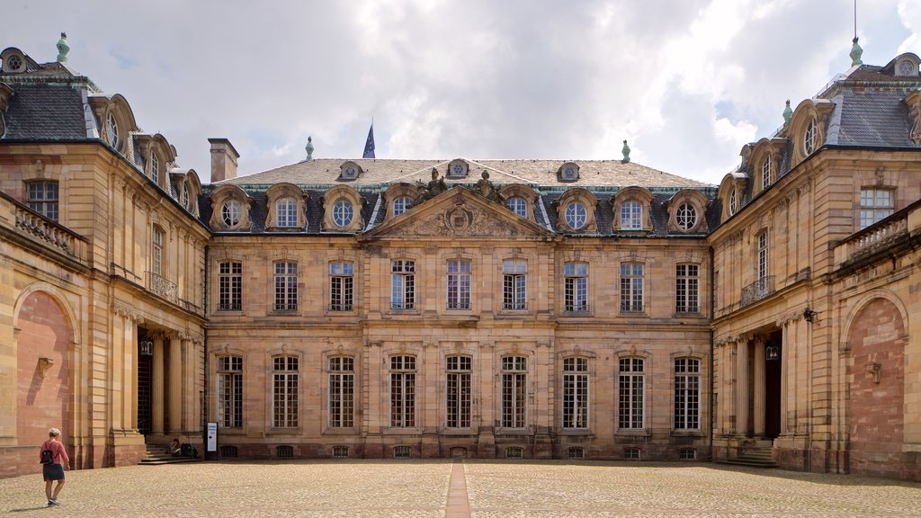 Palais Rohan bevat historische architectuur