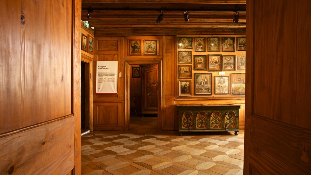 Alsatian Museum which includes heritage elements, art and interior views